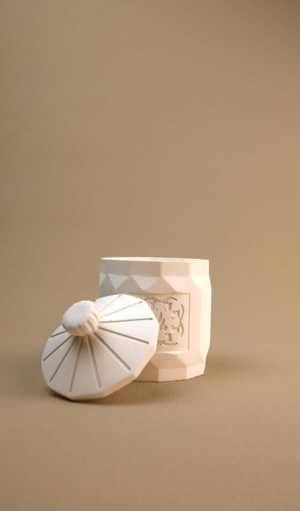 marble stone scented candle. patchouli iris sandalwood fragrance scented candles. handmade in Bordeaux. Design scented objects created by Flamme delixir