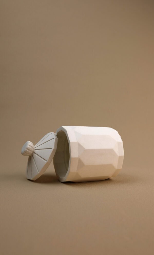 marble stone scented candle. jasmine, orange leaves, apricot fragrance scented candles. handmade in Bordeaux. Design scented objects created by Flamme delixir