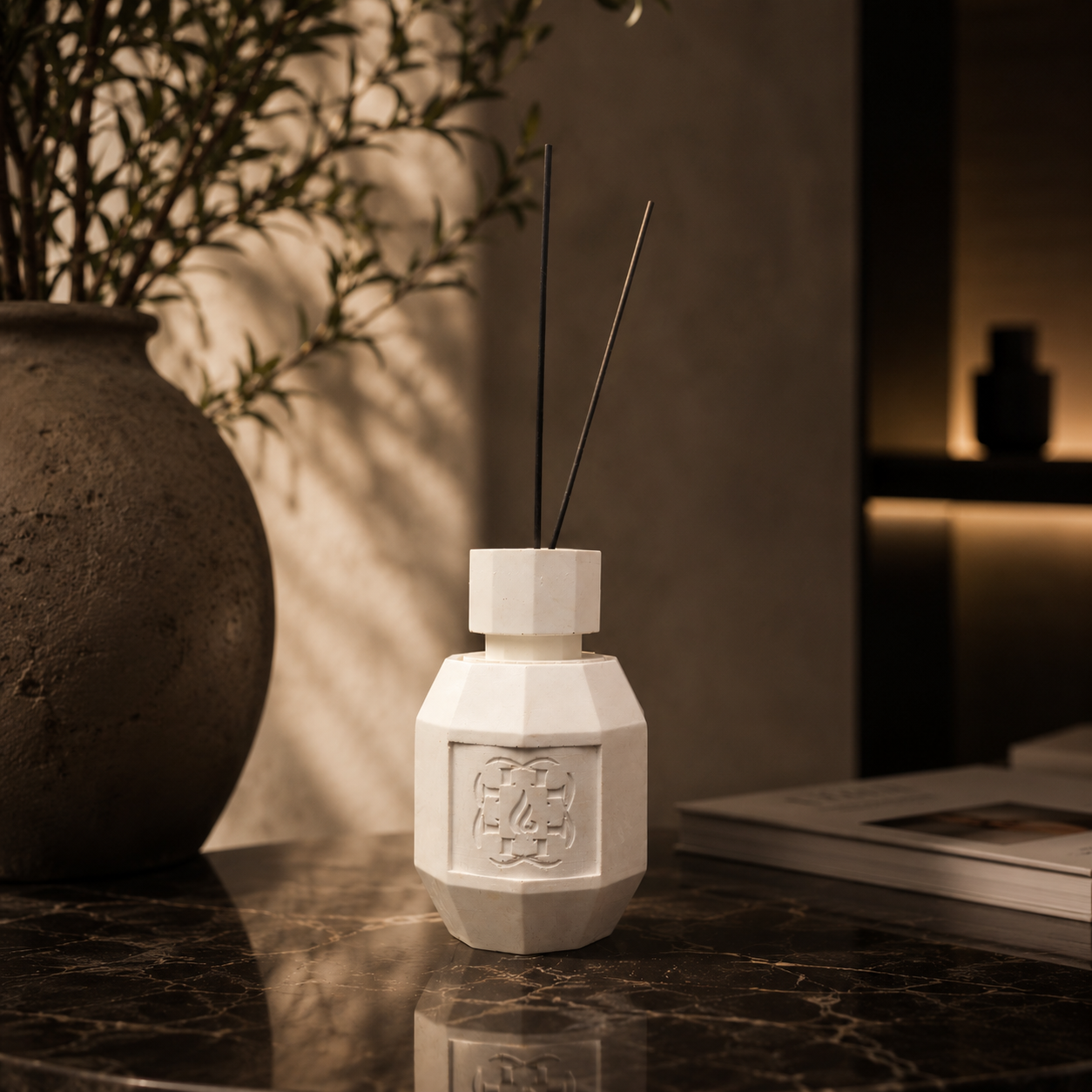 Étage Noble | Architectural Fragrance Diffuser in Marble Mineral Composite - Image 5