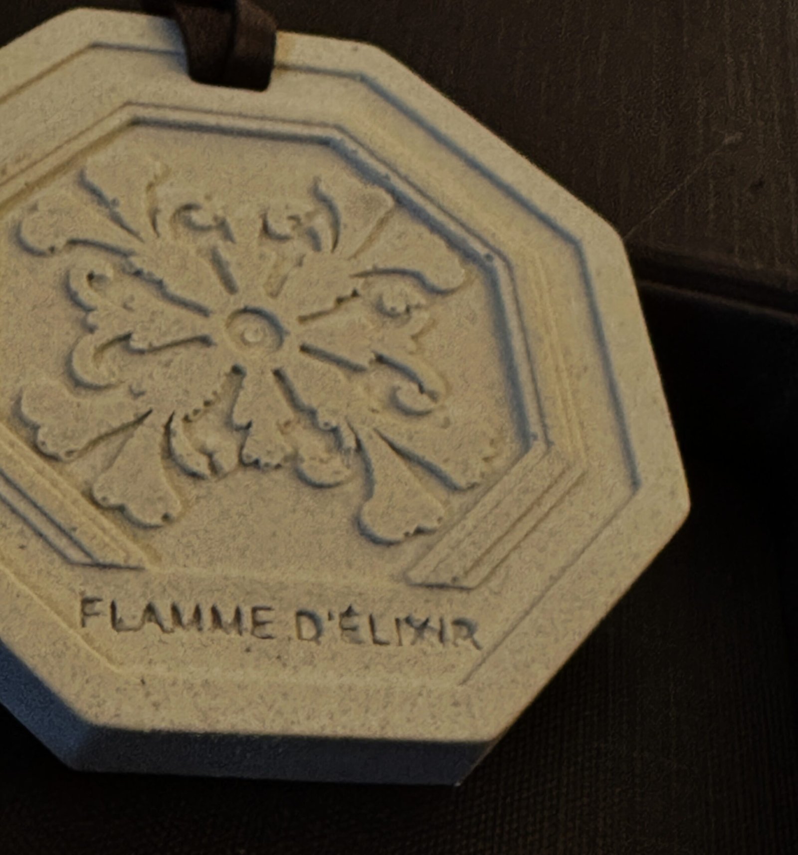 La Rosace — Fragrance infused stone in Marble Mineral Composite - Image 2